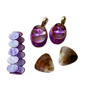 Pair of Vintage 1980s Sea Shell Clip On Earrings with Stretchy Bracelet